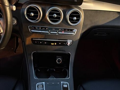 Used 2021 Mercedes-Benz GLC 300 4MATIC image 41