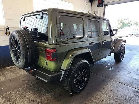 Used 2024 Jeep Wrangler Unlimited Sahara w/ Technology Group AWD/4WD image 6