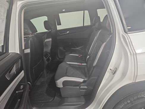 Used 2024 Volkswagen Atlas Peak Edition SEL AWD/4WD image 24