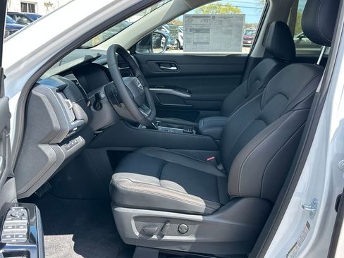 New 2026 Nissan Pathfinder SL AWD/4WD image 9