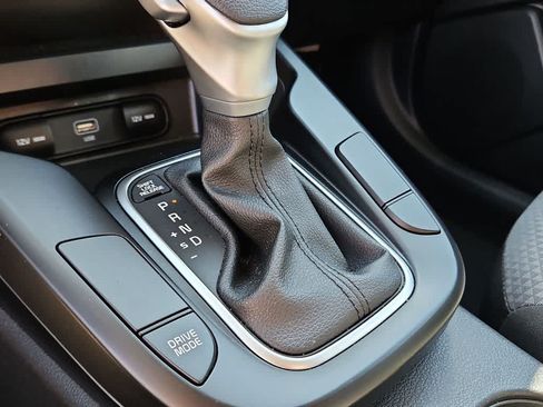 Used 2025 Kia Soul LX w/ LX Technology Package FWD image 21