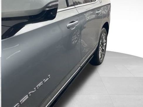 Used 2023 GMC Yukon Denali Ultimate image 2