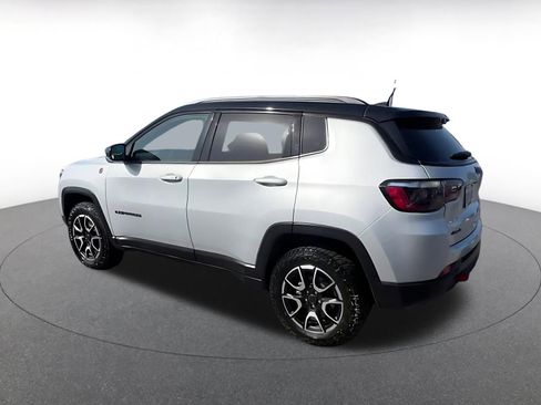 Used 2025 Jeep Compass Trailhawk AWD/4WD image 10