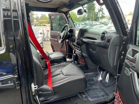 Used 2018 Jeep Wrangler Unlimited Rubicon AWD/4WD image 28
