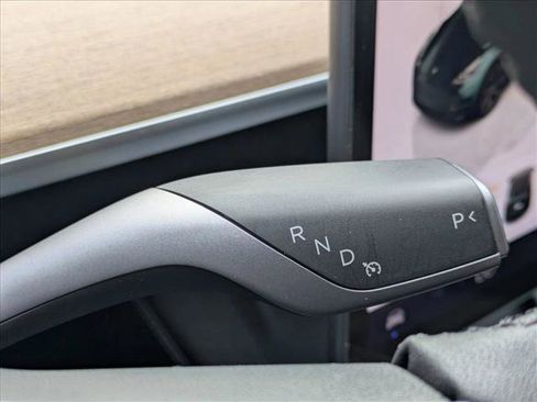 Used 2024 Tesla Model Y Long Range RWD image 12
