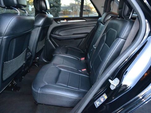 Used 2015 Mercedes-Benz ML 400 4MATIC w/ Accessory Chrome Package image 31