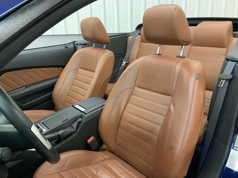 Used 2010 Ford Mustang Premium RWD image 3