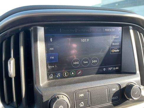 Used 2022 Chevrolet Colorado Z71 AWD/4WD image 13
