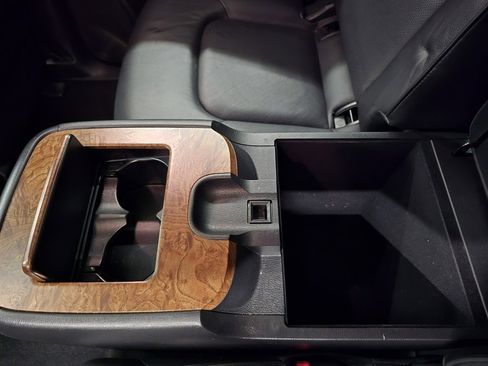 Used 2023 Nissan Armada SL w/ Captain's Chairs Package image 35