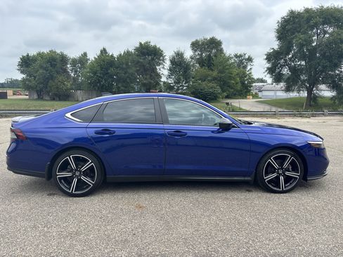 Used 2023 Honda Accord Sport image 2