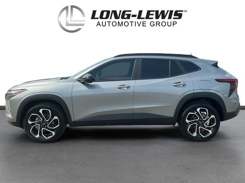 Used 2025 Chevrolet Trax RS w/ Driver Confidence Package FWD image 2