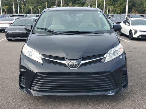 Used 2019 Toyota Sienna LE image 2