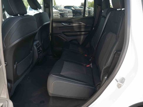 New 2025 Jeep Grand Cherokee Laredo X image 11