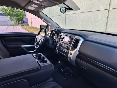 Used 2018 Nissan Titan SV AWD/4WD image 17