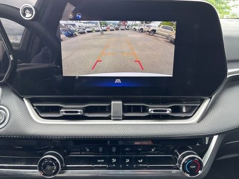 Used 2025 Chevrolet Equinox LT FWD image 19