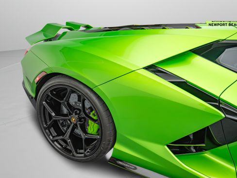 Used 2024 Lamborghini Revuelto AWD/4WD image 28