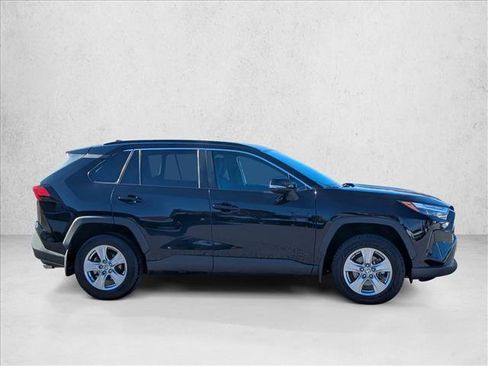 Used 2022 Toyota RAV4 XLE image 9