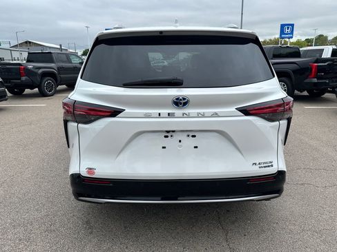 Used 2023 Toyota Sienna Platinum AWD/4WD image 8