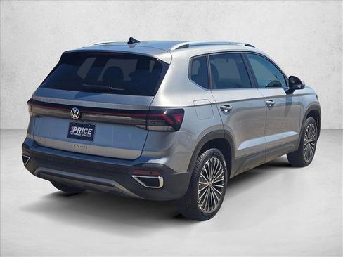 Used 2025 Volkswagen Taos SE FWD image 5