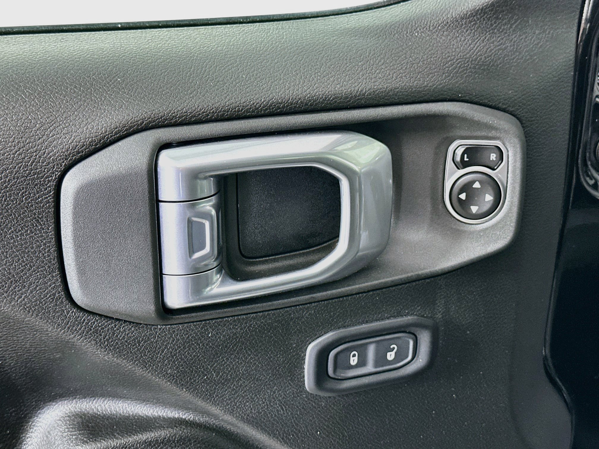 Used 2023 Jeep Gladiator Sport AWD/4WD image 15
