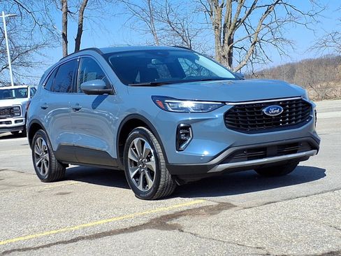 Certified 2023 Ford Escape Platinum w/ Class II Trailer Tow Package AWD/4WD image 1
