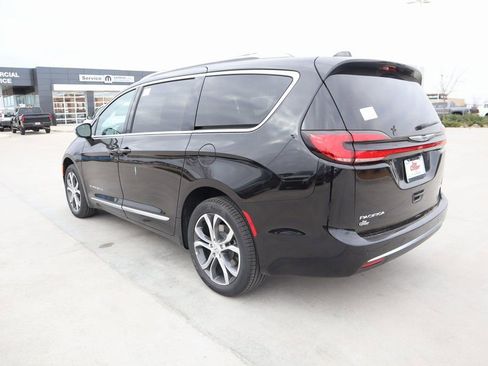 New 2026 Chrysler Pacifica Pinnacle image 26