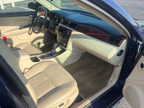 Used 2009 Chevrolet Impala LT w/ Luxury Edition Package FWD image 26