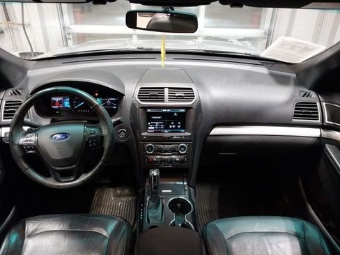 Used 2016 Ford Explorer XLT w/ Equipment Group 202A image 9