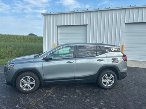 Used 2024 GMC Terrain SLE AWD/4WD image 2
