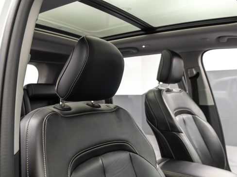 Used 2022 Jeep Grand Cherokee Limited image 41