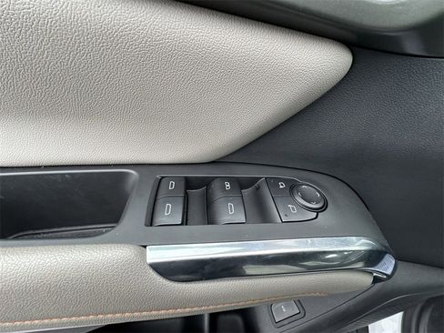 Used 2025 Chevrolet Traverse LT image 13