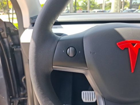 Used 2022 Tesla Model Y Performance AWD/4WD image 18