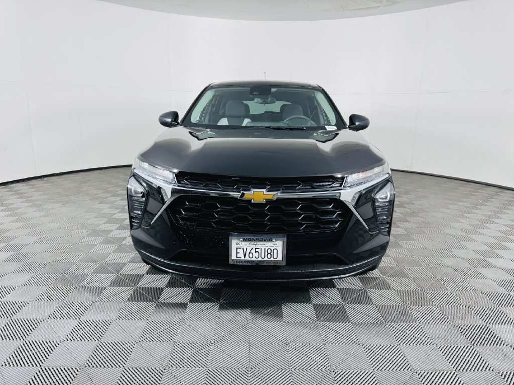 Used 2026 Chevrolet Trax LS FWD image 3