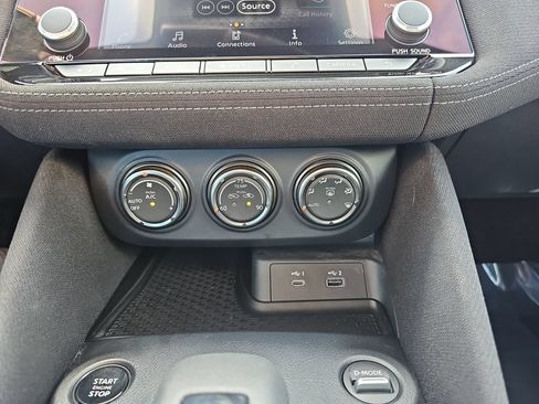 Used 2025 Nissan Z Sport w/ Floor Mat Package RWD image 22