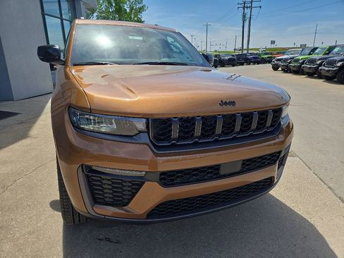 New 2026 Jeep Grand Cherokee L Limited w/ Limited Altitude Package AWD/4WD image 53