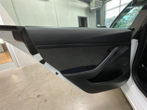 Used 2022 Tesla Model 3 Long Range AWD/4WD image 17