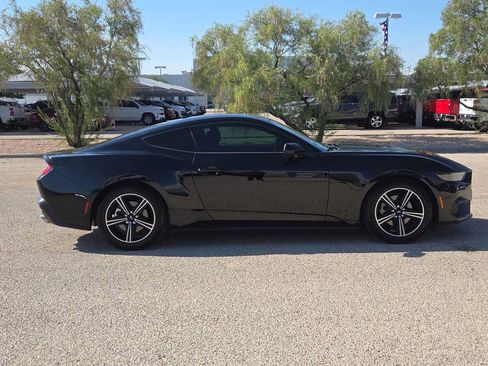 Used 2025 Ford Mustang Coupe RWD image 9