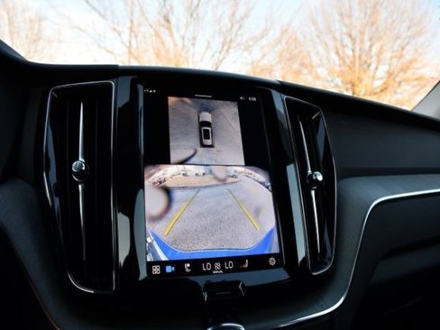 Certified 2025 Volvo XC60 B5 Plus image 13