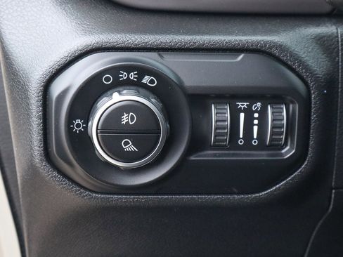 Used 2020 Jeep Gladiator Sport image 17