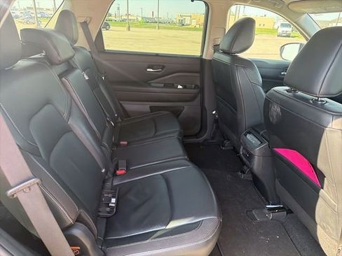 Used 2022 Nissan Pathfinder SL w/ Cargo Package FWD image 11