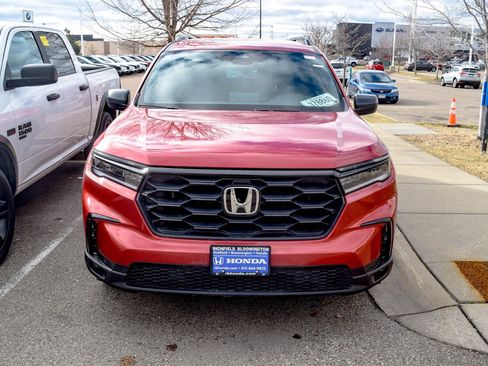 Certified 2025 Honda Pilot Sport image 14