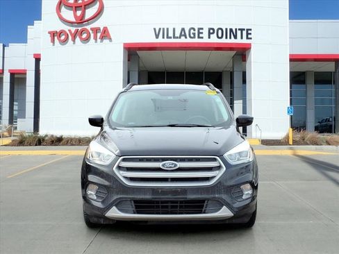 Used 2017 Ford Escape SE w/ Equipment Group 201A image 2