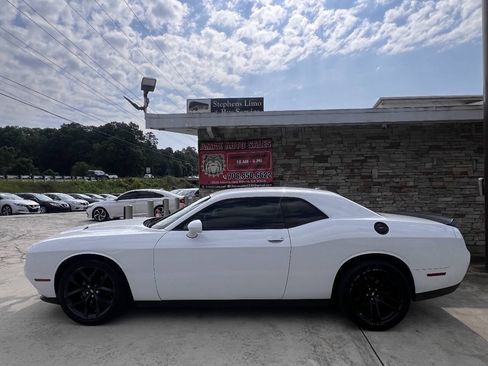 Used 2019 Dodge Challenger SXT w/ Blacktop Package RWD image 3