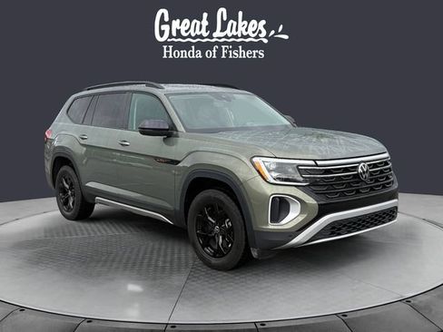 Used 2025 Volkswagen Atlas Peak Edition SE AWD/4WD image 7