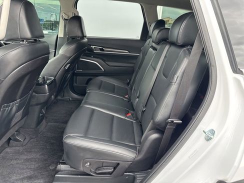 Certified 2024 Kia Telluride LX FWD image 12