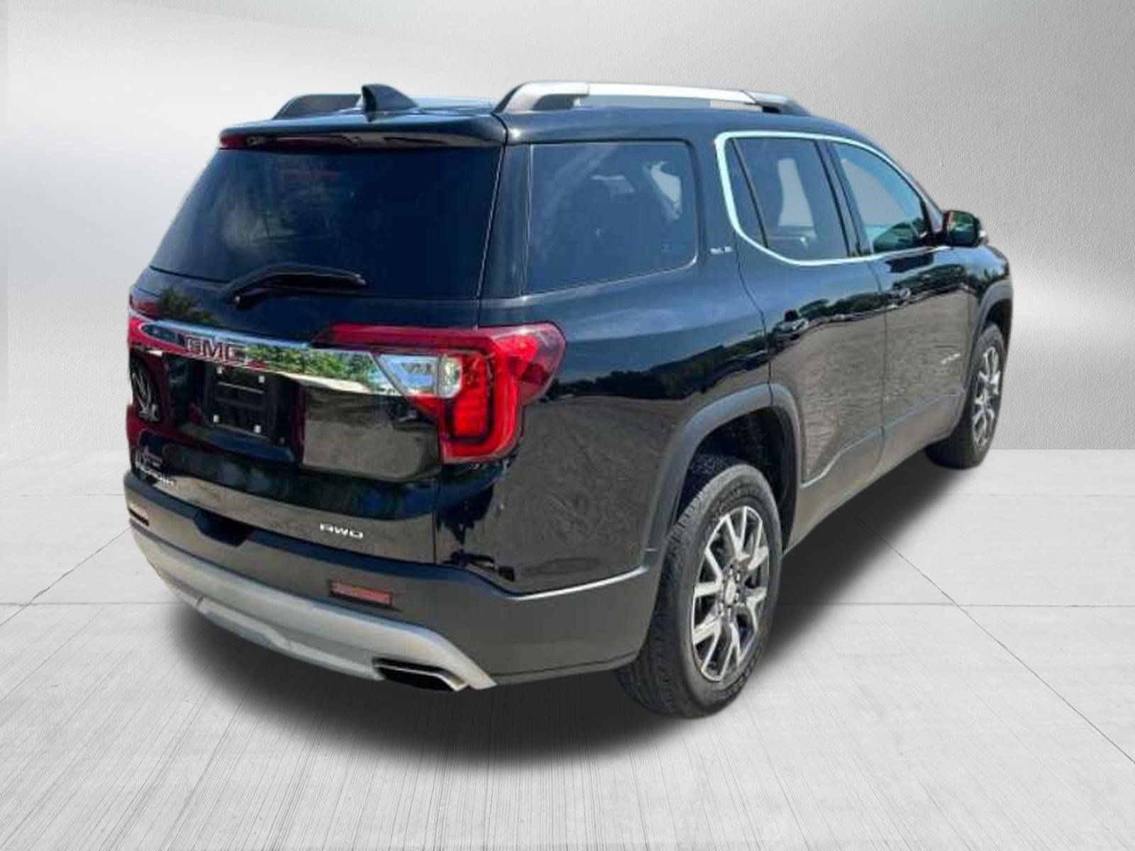 Used 2023 GMC Acadia SLE w/ Driver Convenience Package AWD/4WD image 3