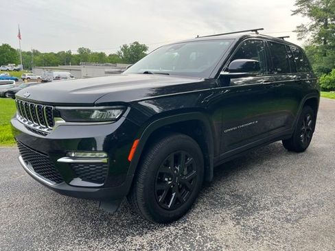 Used 2022 Jeep Grand Cherokee Limited w/ Trailer Tow Prep Group (B) AWD/4WD image 9