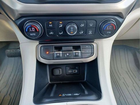 Used 2022 GMC Acadia Denali w/ Denali Ultimate Package AWD/4WD image 26