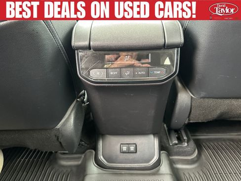 Used 2021 Toyota Highlander XLE AWD/4WD image 25