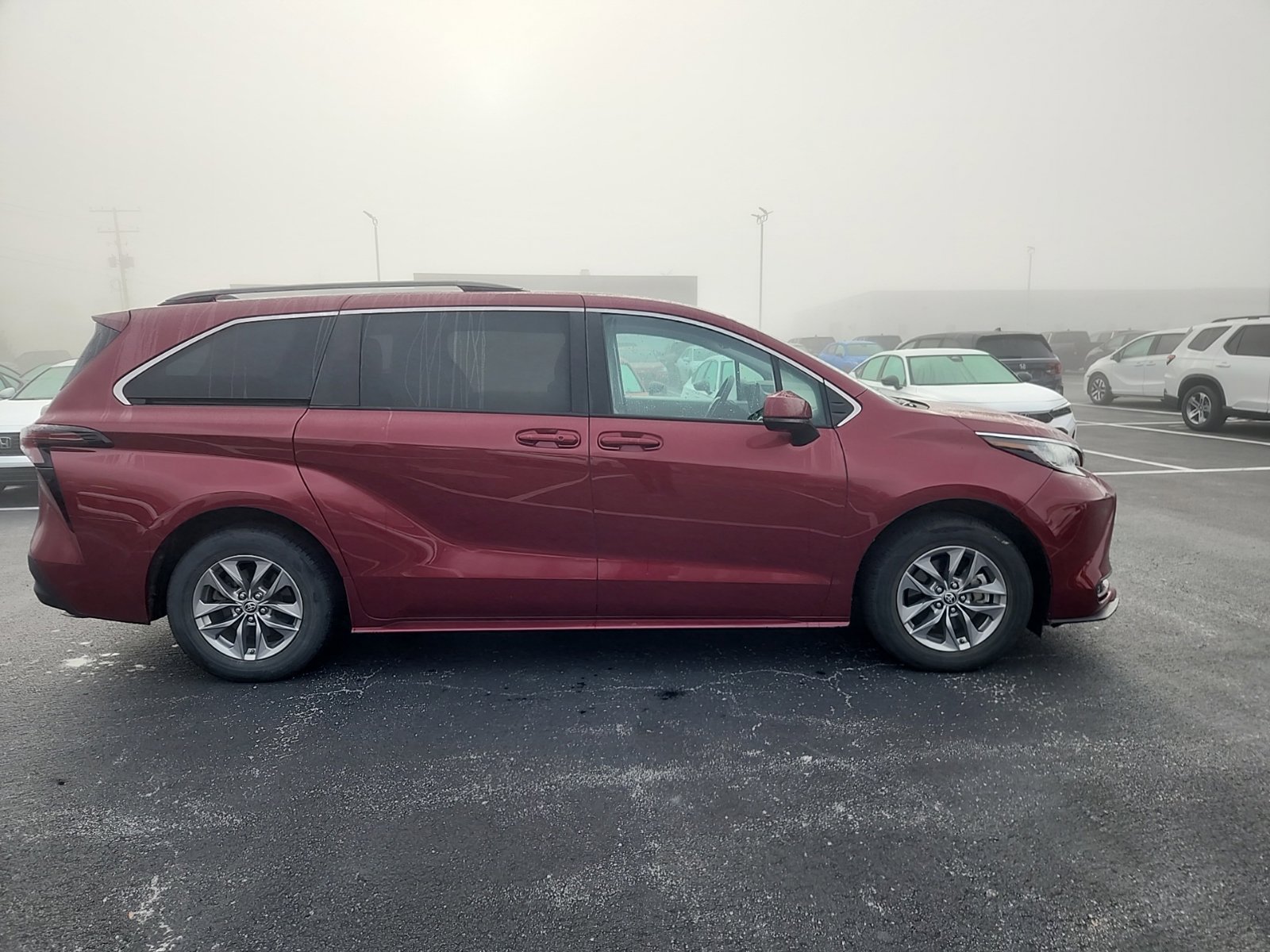 Used 2023 Toyota Sienna LE AWD/4WD image 7